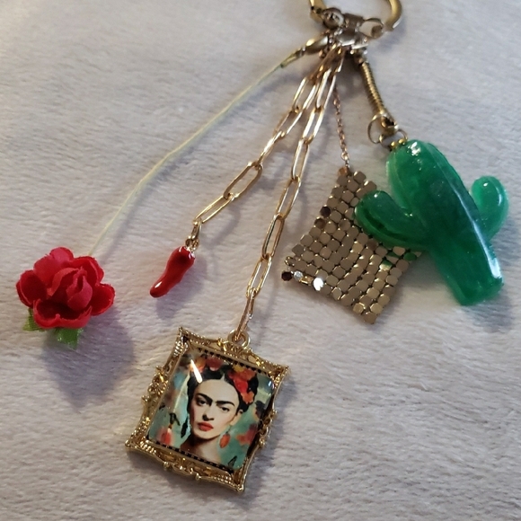 ART FRIDA KAHLO BAG CHARM PURSE KEYCHAIN GOLD FOLK ART SUCCULENT RED GREEN - Picture 3 of 8